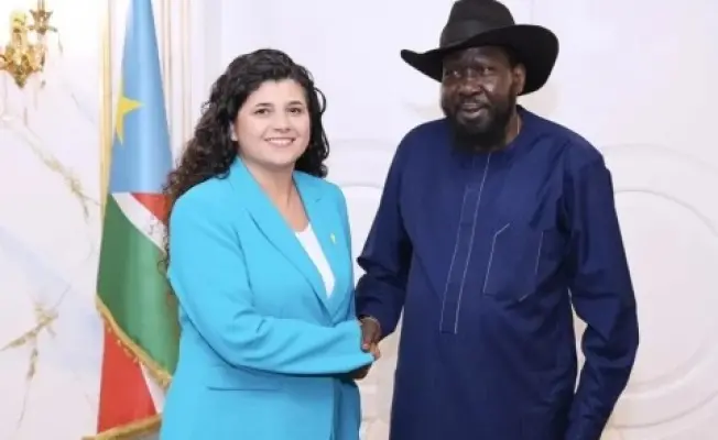 وزير خارجية جنوب السودان مع نائب وزير خارجية كيان العدو