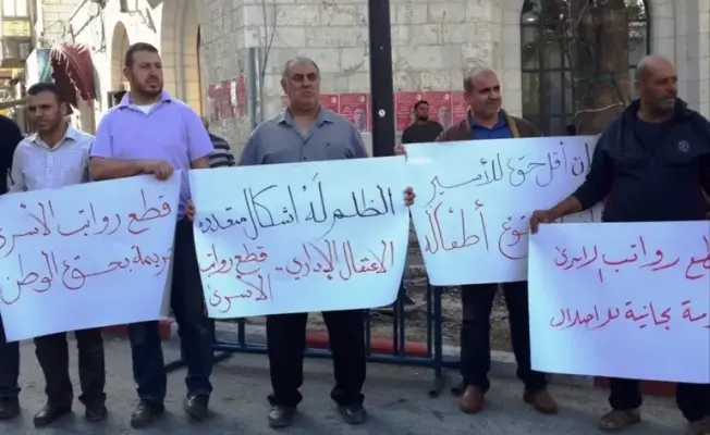 قطع رواتب الأسرى هدية مجانية للاحتلال