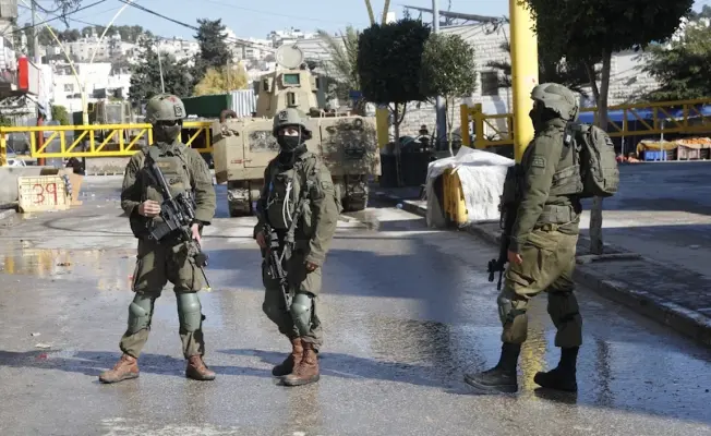 بوابات وجنود لمحاصرة جنوب الخليل