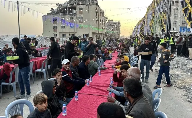 إفطارات غزة.. بين الركام والخيام