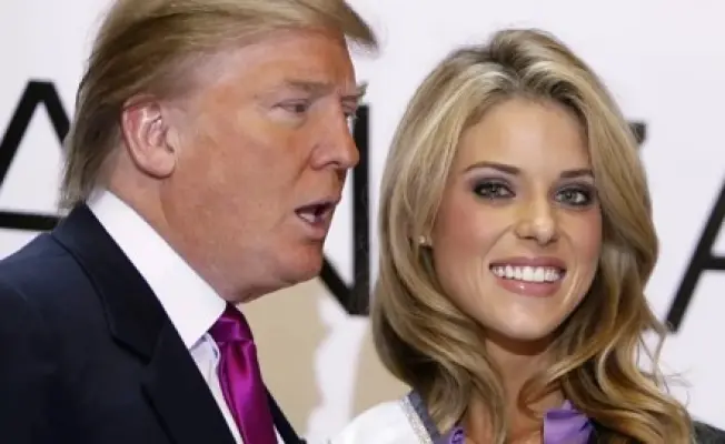 ملكة جمال كاليفورنيا مجرم الحرب ترامب