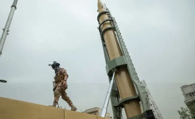 صاروخ ايراني بالستي من طراز عماد