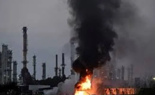 ميناء حيفا يحترق