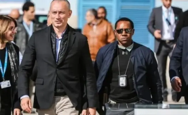 ملادينوف يدالكيان "الدبلوماسية"