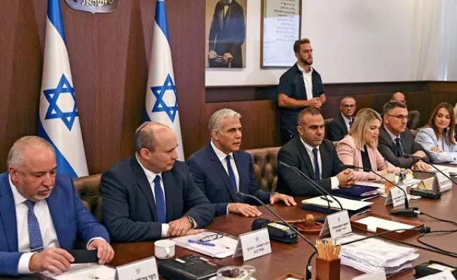 بينيت، لبيد وليبرمان.. لإسقاط نتنياهو