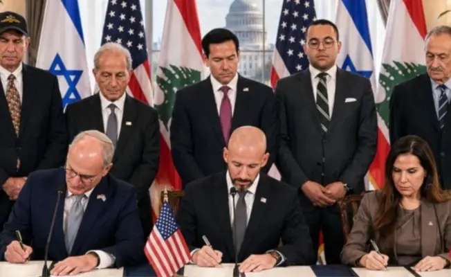 ممثلة لبنان توقع على