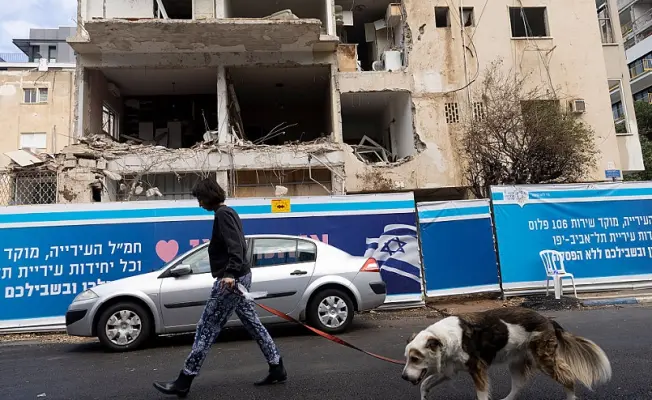 مبنى مدمر بالصواريخ الايرانية في تل الربيع