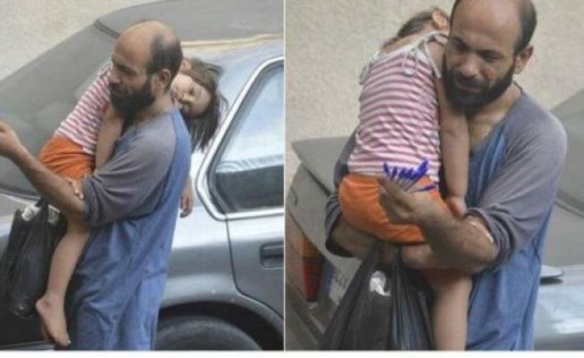 أثناء بيعه أقلام الحبر في شوارع بيروت 