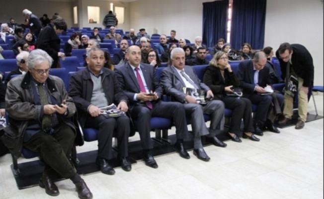 خلال المؤتمر