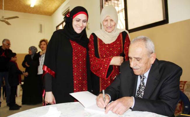 توقيع كتاب في عين الحلوة