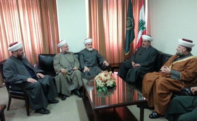 وفد من