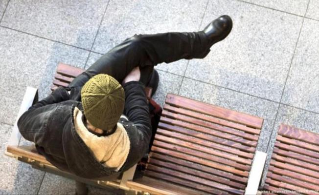 على الإنسان عدم الجلوس في وضعية ساق على ساق أكثر من نصف ساعة (دويتشه)
