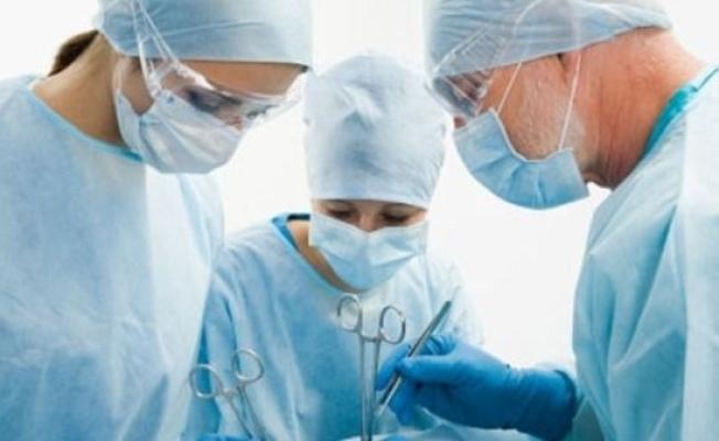 أطباء في المستشفى