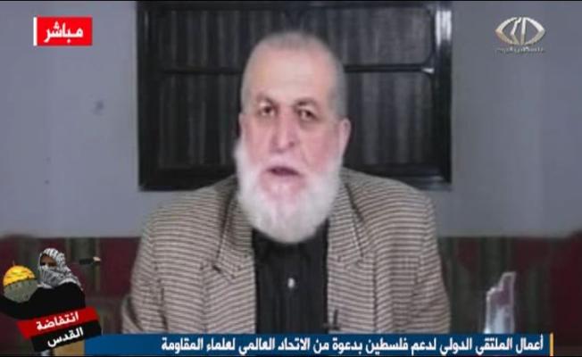 الشيخ نافذ عزام خلال اللقاء