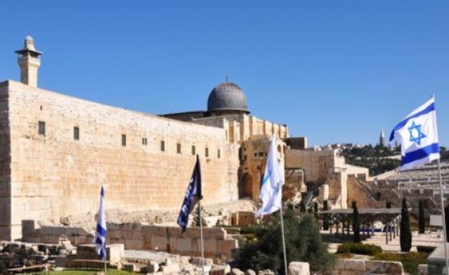العدو يسطو على أرض ملاصقة لسور "الأقصى"