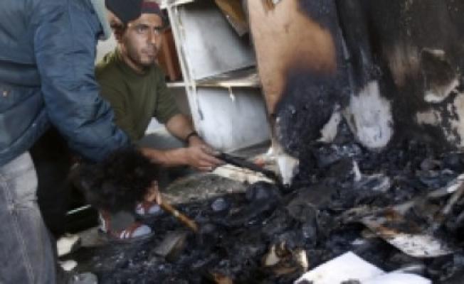 مستوطنون يحرقون مسجدًا ببيت لحم