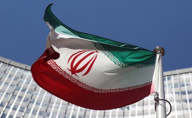 العلم الإيراني أمام الوكالة الدولية للطاقة الذرية