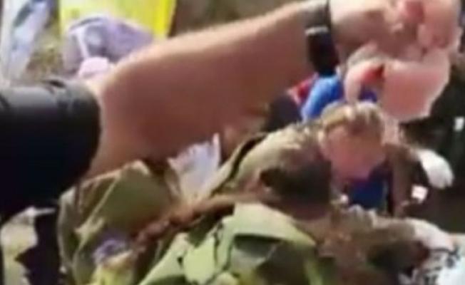 مستوطنون يُدنسون شهيد بالخليل بشرائح لحم خنزير