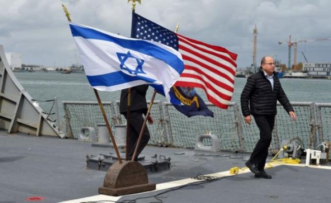 أثناء تفقد وزير الحرب الصهيوني للمساعدات الأمريكية الأخيرة 