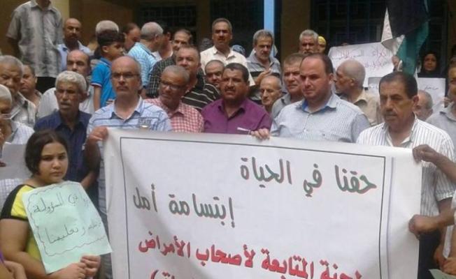 اعتصام لأصحاب الأمراض المستعصية في مخيم البداوي