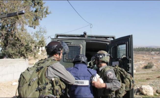 خلال اعتقال صحفي فلسطيني