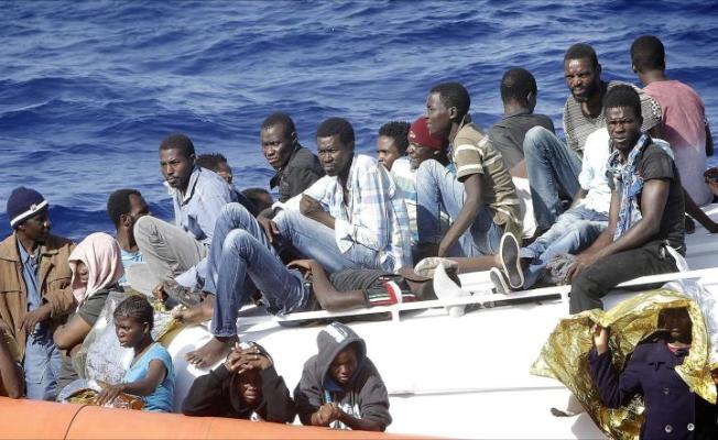 عمليات انقاذ للاجئين قبالة سواحل ليبيا واليونان