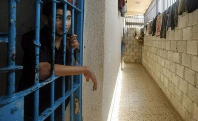 اسير في احد السجون الاسرائيلية