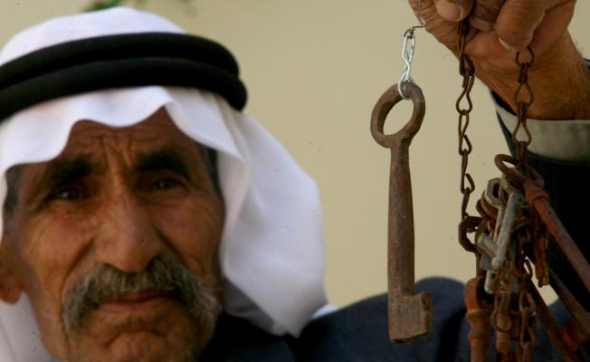 لاجئين فلسطيين اثناء نزوحهم من البارد
