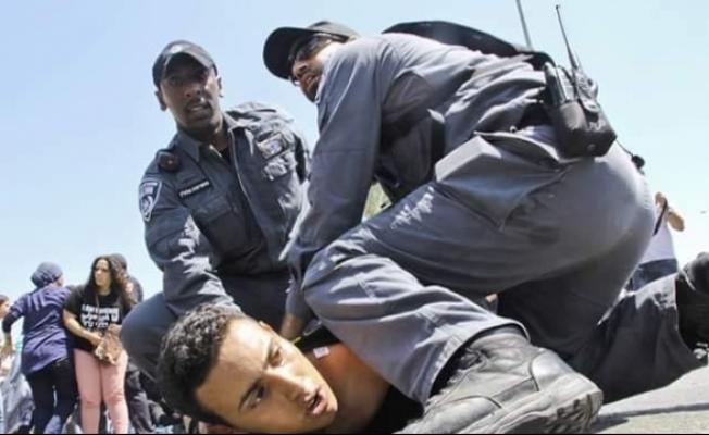 الشاب عوايشة أثناء اعتقاله