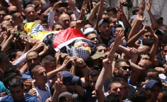 أثناء تشييع الشهيد محمد الكسبة