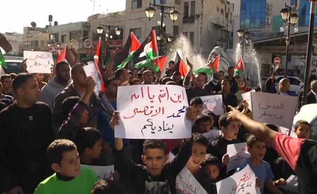 خلال مسيرة دعماً للانتفاضة