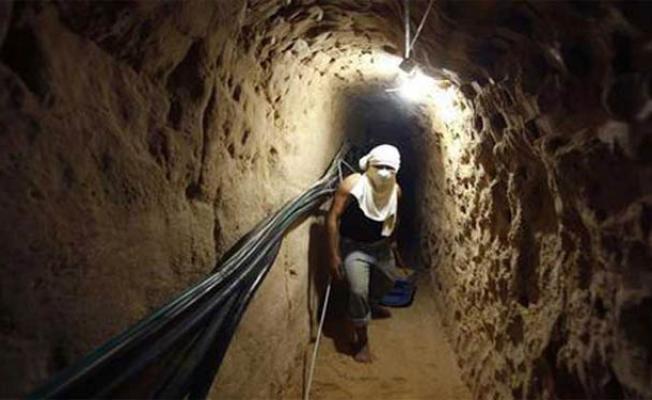 مقاوم داخل نفق أرضي في رفح