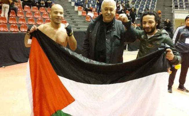الملاكم الفلسطيني خالد المقدح