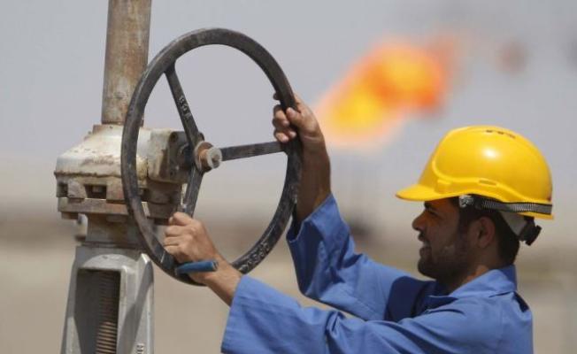 النفط يواصل الهبوط مع تراجع الطلب