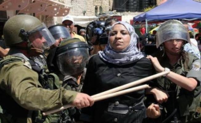 خلال اعتقال الاحتلال لمقدسية في القدس