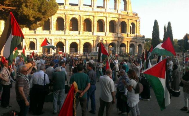 خلال مسيرة في روما احتجاجاً على حريق الرضيع دوابشة