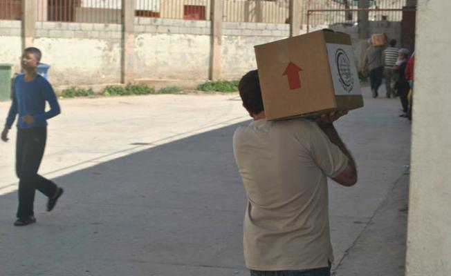 توزيع طرود غذائية