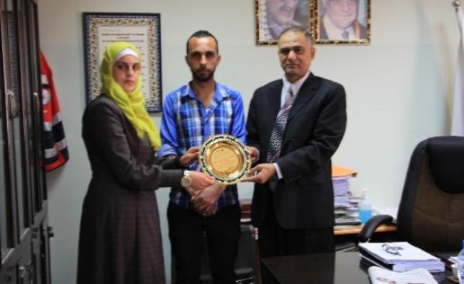 طالبان فلسطينيان يفوزان بمشروع مراقبة العمليات الحيوية للمريض