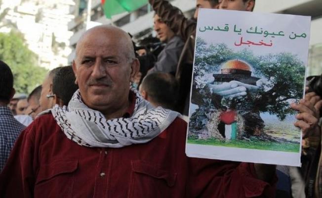 خلال وقفة تضامنية مع فلسطين