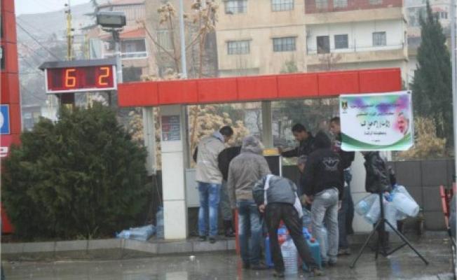 توزيع مادة المازوت على النازحين في مخيم الجليل