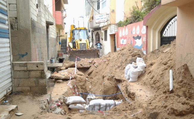 صورة لأحد الطرقات المدمرة في الرشيدية