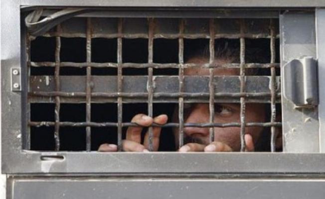 فلسطيني معتقل