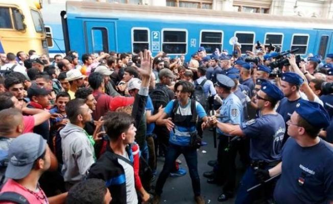 نشر آلاف الجنود المجريين لمنع تدفق اللاجئين