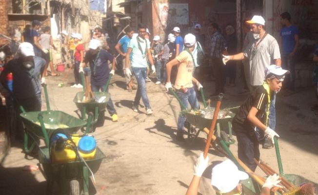 حملة تنظيفات في شوارع وأزقة "عين الحلوة"