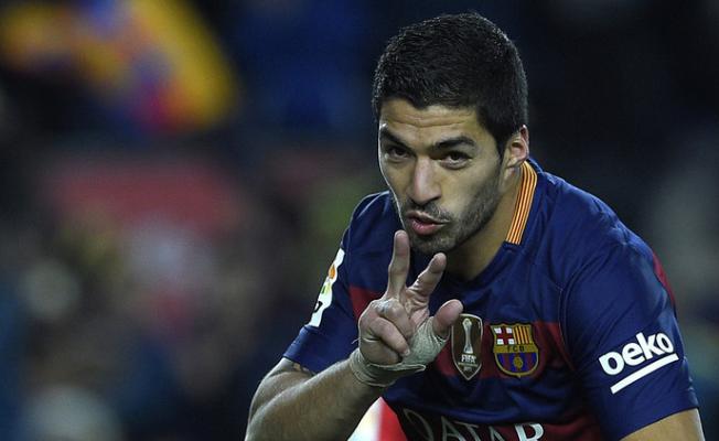 لاعب برشلونه لويس سواريز