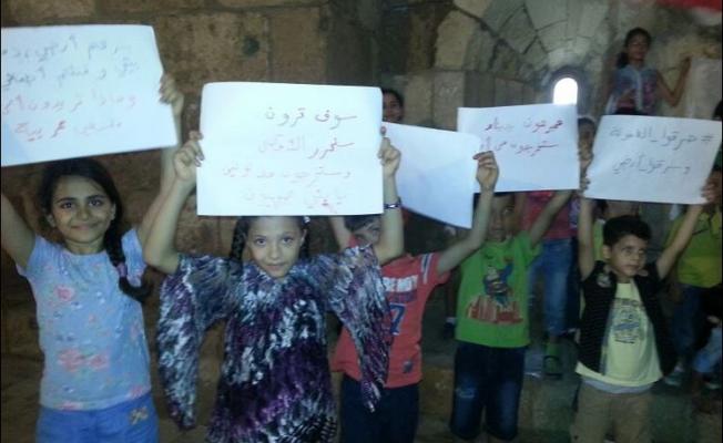 خلال الوقفات التضامنية مع الطفل دوابشة