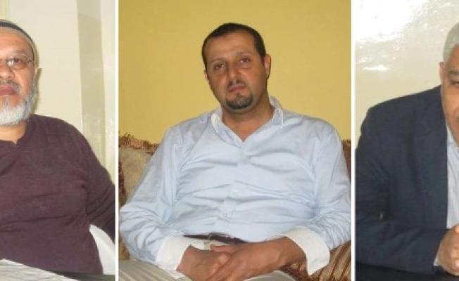 مسؤول لجنة الصحة في "اللجنة الشعبية" (على اليمين) طبيب عيادة القلب (في الوسط) المريض أبو ربيع (يسار)