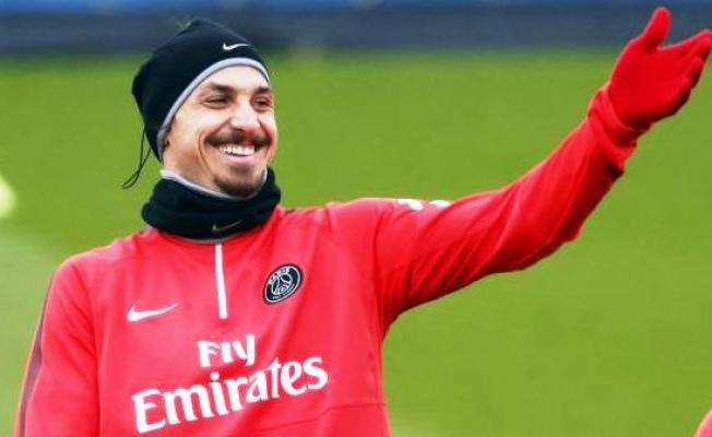 لاعب فريق باريس سان جيرمان السويدي زلاتان إبراهيموفيتش