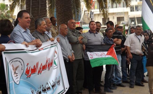 وقفة تضامنية مع الأسرى في نابلس