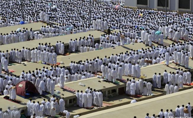 حجاج يؤدون مناسك الحج